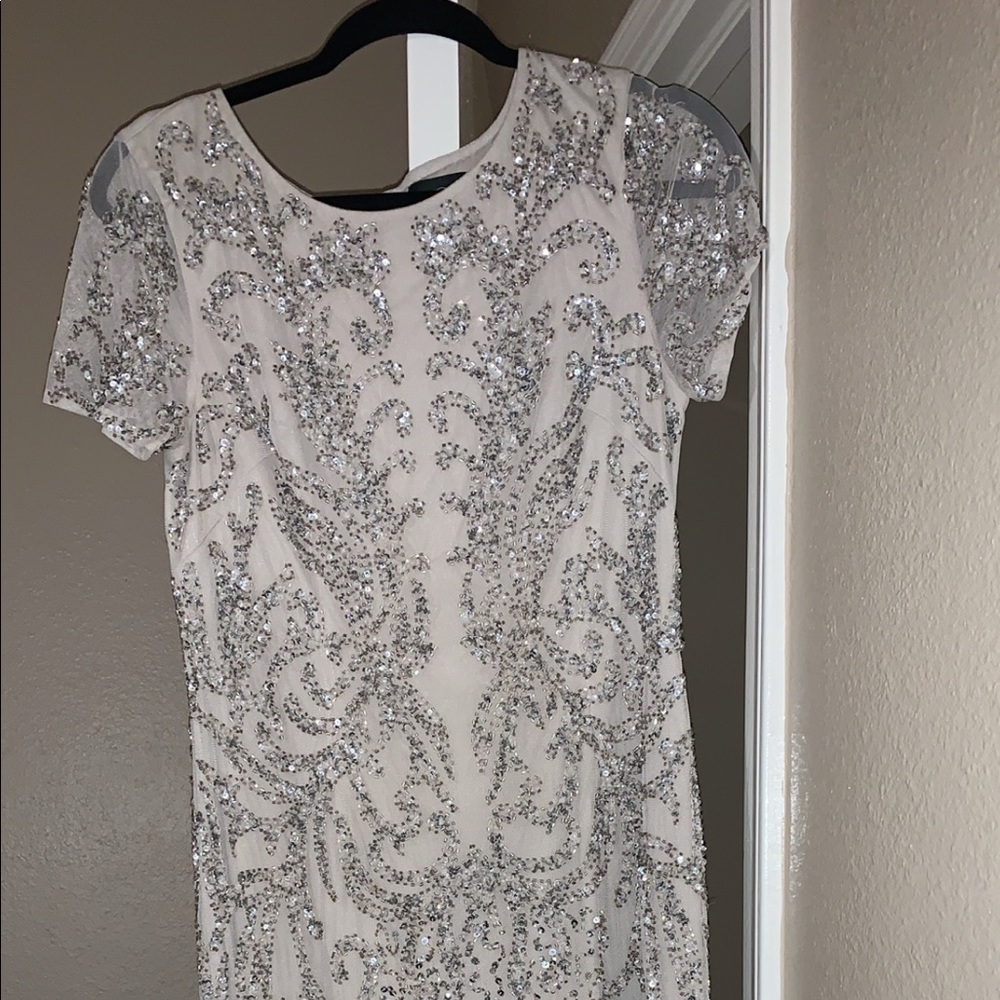 Adriana dress beige elegant.